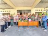 Perkokoh Sinergitas, Camat dan Danramil Polanharjo Beri Kejutan HUT Bhayangkara ke-80 di Mapolsek Polanharjo