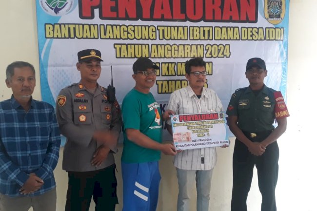Penyaluran Bantuan Langsung Tunai  Petugas Antar Langsung Ke Rumah Penerima Manfaat  Di Desa Kranggan Kecamatan Polanharjo