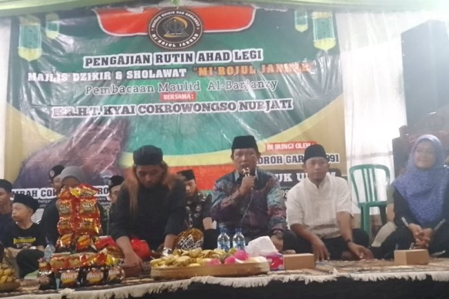 Ribuan Jamaah Mengikuti Pengajian Malam Ahad Legi  Di Desa Glagahwangi Kecamatan Polanharjo