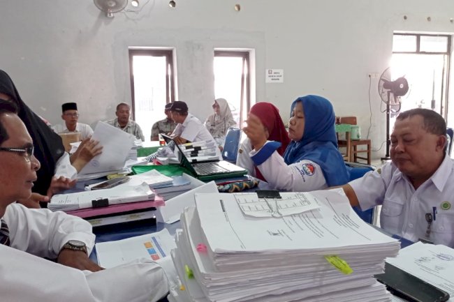 Pembinaan Administrasi Desa Di Desa Borongan Dan Ngaran Kecamatan Polanharjo Oleh Tim Kecamatan Dan Pendamping Desa