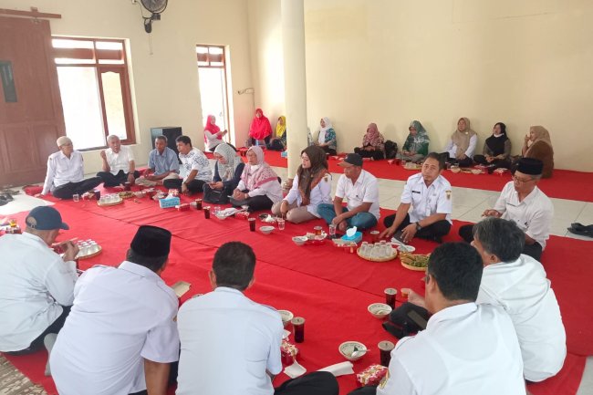 Sosialisasi Keterbukaan Informasi Publik Camat Kumpulkan Seluruh Kepala Desa Se- Kecamatan Polanharjo