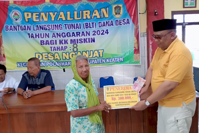 PEMERINTAH DESA NGANJAT SALURKAN BANTUAN LANGSUNG TUNAI ( BLT )