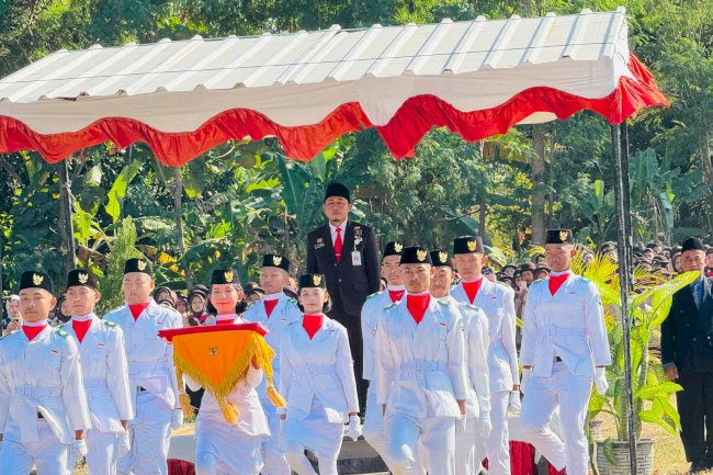 RIBUAN WARGA IKUTI UPACARA  HUT RI KE-79  POLANHARJO