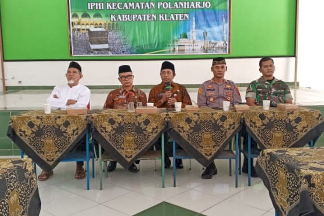 CAMAT POLANHARJO BUKA KEGIATAN MANASIK  HAJI  IPHI POLANHARJO TAHUN 1446 H/2025 M
