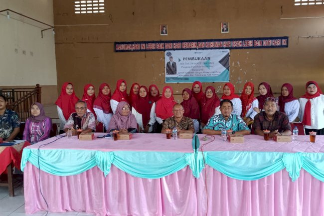 CAMAT POLANHARJO BUKA PELATIHAN SULAM PITA   DESA KAHUMAN