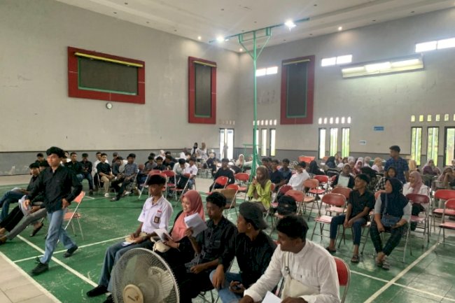 WARGA ANTUSIAS IKUTI LAYANAN JEMPUT BOLA PEREKAMAN E-KTP  DARI KECAMATAN POLANHARJO