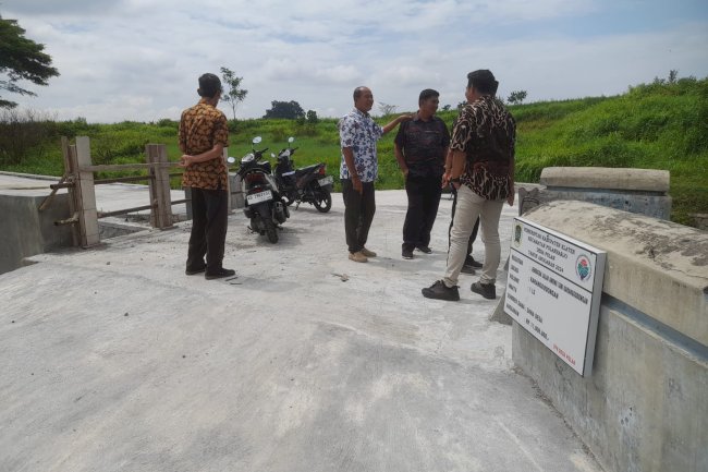 MONITORING DAN EVALUASI KEGIATAN PEMBANGUNAN DARI SUMBER DANA DESA POLANHARJO