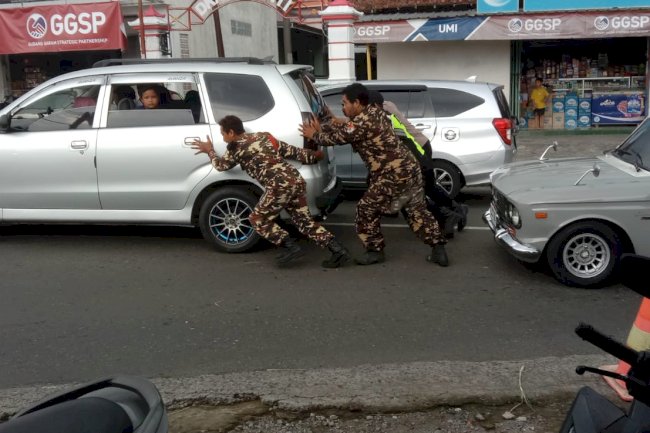POSKO NATARU POLANHARJO   MEMBANTU KELANCARAN ARUS LALU LINTAS
