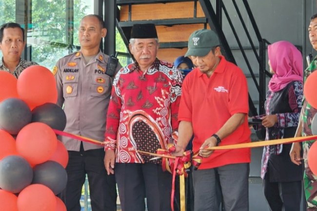 CAMAT POLANHARJO RESMIKAN CAFÉ AND RESTO “SABIN  ASRI “ 