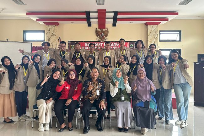 CAMAT POLANHARJO BERHARAP KKN UGM BISA DORONG  PERTUMBUHAN UMKM DI POLANHARJO