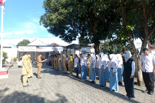 APEL PAGI SEBAGAI SARANA KOMUNIKASI DENGAN PEGAWAI KECAMATAN POLANHARJO