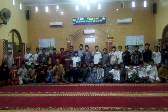 JAMAAH BORONGAN POLANHARJO ADAKAN RUTIN SHALAWATAN