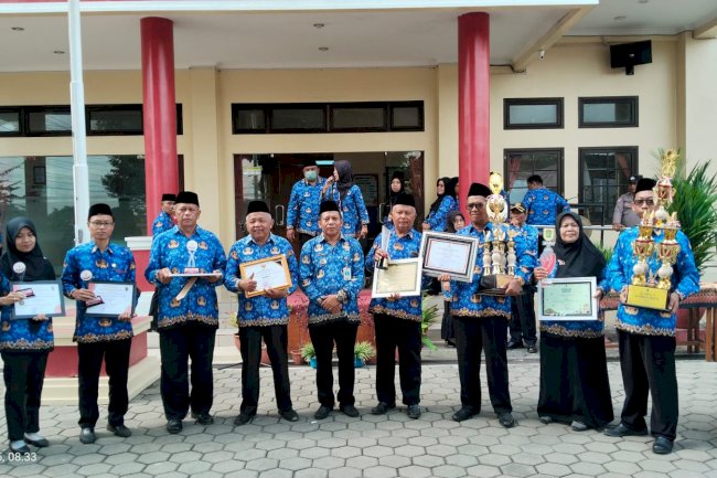 Upacara Peringatan HUT Ke- 54 Tahun KORPRI Tahun 2025 Tingkat Kecamatan Polanharjo dilanjutkan Penyampaian Penghargaan