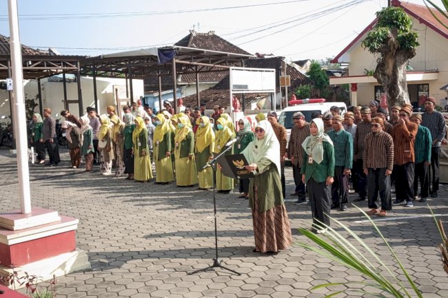 Nuansa Emansipasi di Polanharjo: Karyawati Kecamatan Sukses Jabat Seluruh Petugas Upacara Hari Kartini Tahun 2026
