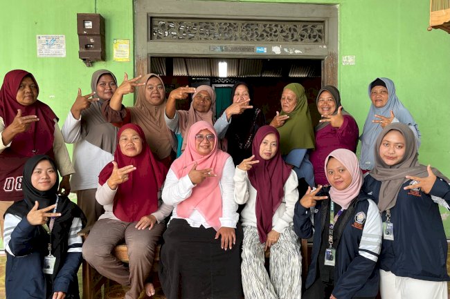 Dorong Graduasi Mandiri, KKN Undip Edukasi NIB ke Penerima PKH Keprabon