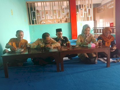 Camat Mengajak Kaur di Desa Berperan Aktif Membantu Kepala Desa  Dalam Pencapaian Visi Misi Desa 