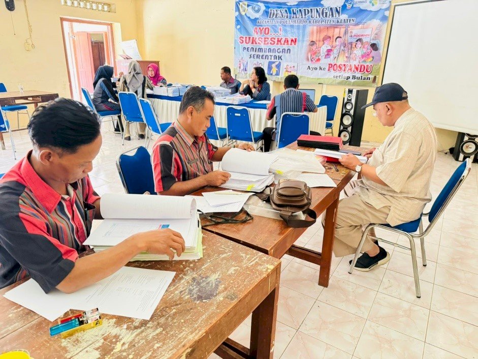 Tim Kecamatan Adakan Pembinaan Administrasi Desa Ke Desa Kapungan Kecamatan Polanharjo