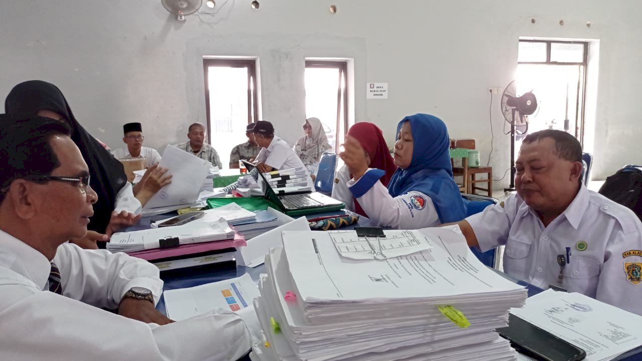 Pembinaan Administrasi Desa Di Desa Borongan Dan Ngaran Kecamatan Polanharjo Oleh Tim Kecamatan Dan Pendamping Desa