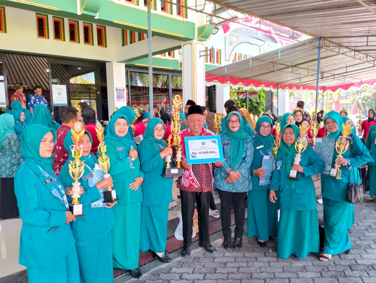 PUNCAK ACARA PERINGATAN HARI KESATUAN GERAK PKK  DESA SIDOWAYAH POLANHARJO BORONG KEJUARAAN 