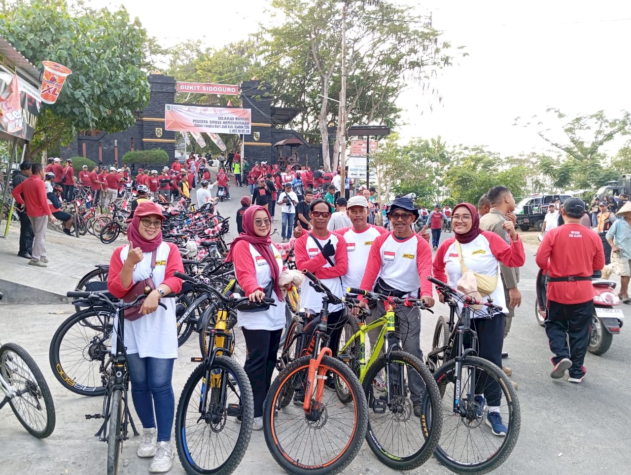 SQUAD GOWES KECAMATAN POLANHARJO  MENGIKUTI GOWES PERINGATAN HARI JADI KLATEN TAHUN 2024