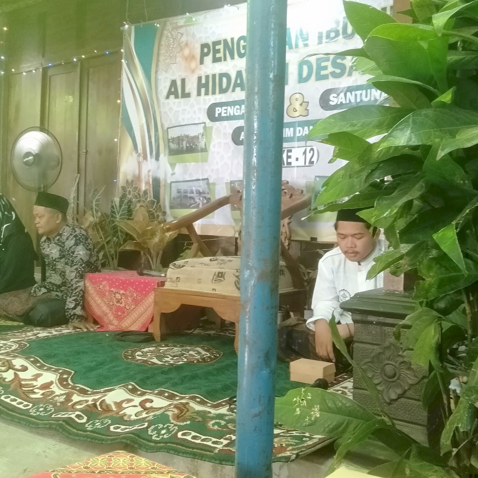 PEMBERIAN  SANTUNAN  ANAK YATIM PIATU   OLEH PENGAJIAN IBU-IBU  POLAN POLANHARJO