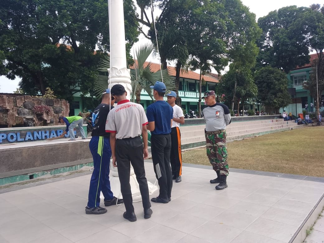 PASKIBRA HUT RI KECAMATAN POLANHARJO INTEN LATIHAN