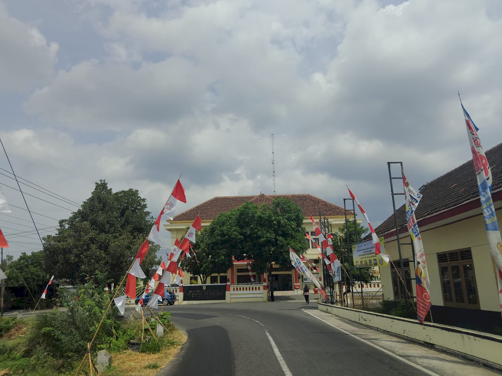 MENYAMBUT HUT RI KE-79 POLANHARJO BERSOLEK