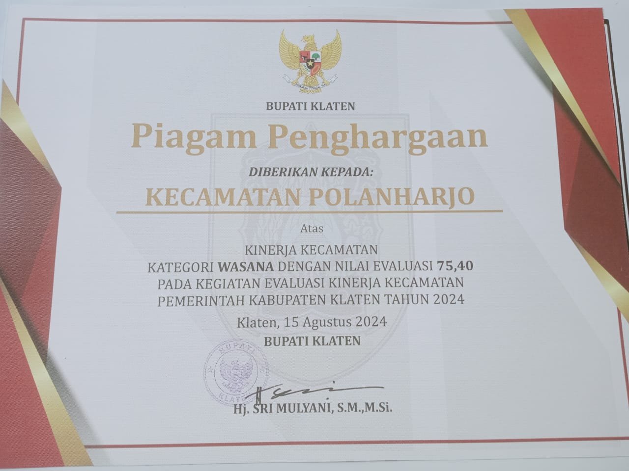 POLANHARJO RAIH PRESTASI WASANA ATAS KINERJA KECAMATAN TAHUN 2024