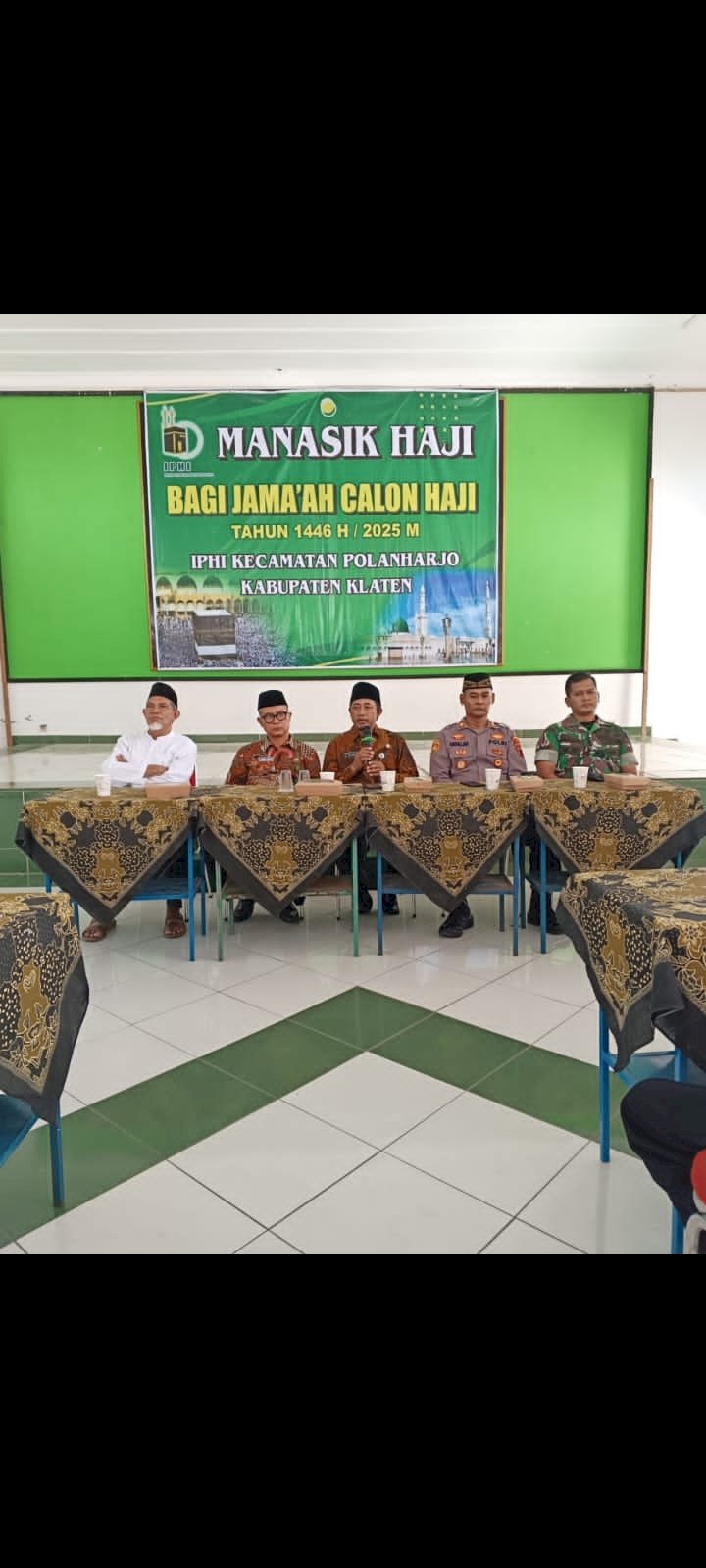 CAMAT POLANHARJO BUKA KEGIATAN MANASIK  HAJI  IPHI POLANHARJO TAHUN 1446 H/2025 M