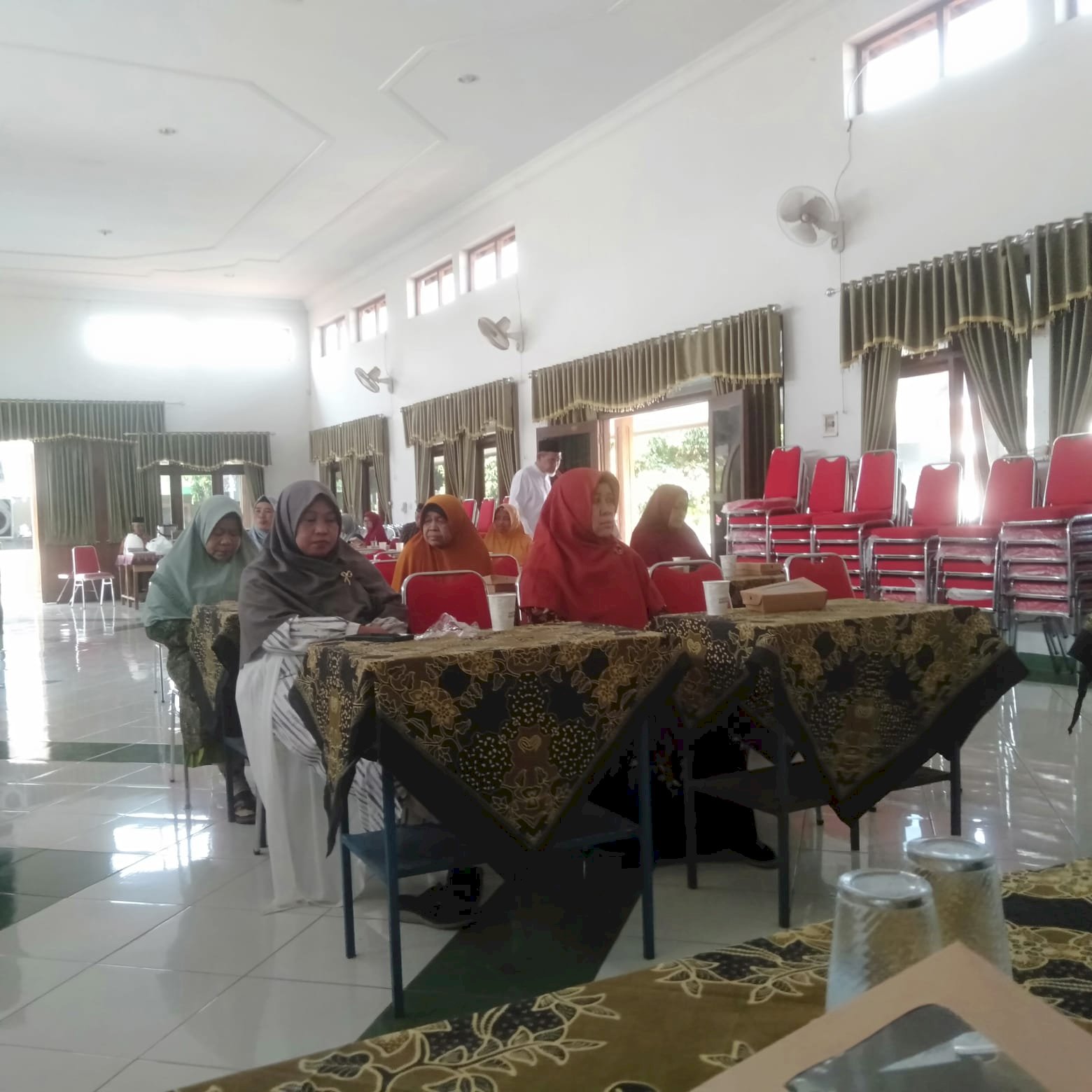 CAMAT POLANHARJO BUKA KEGIATAN MANASIK  HAJI  IPHI POLANHARJO TAHUN 1446 H/2025 M