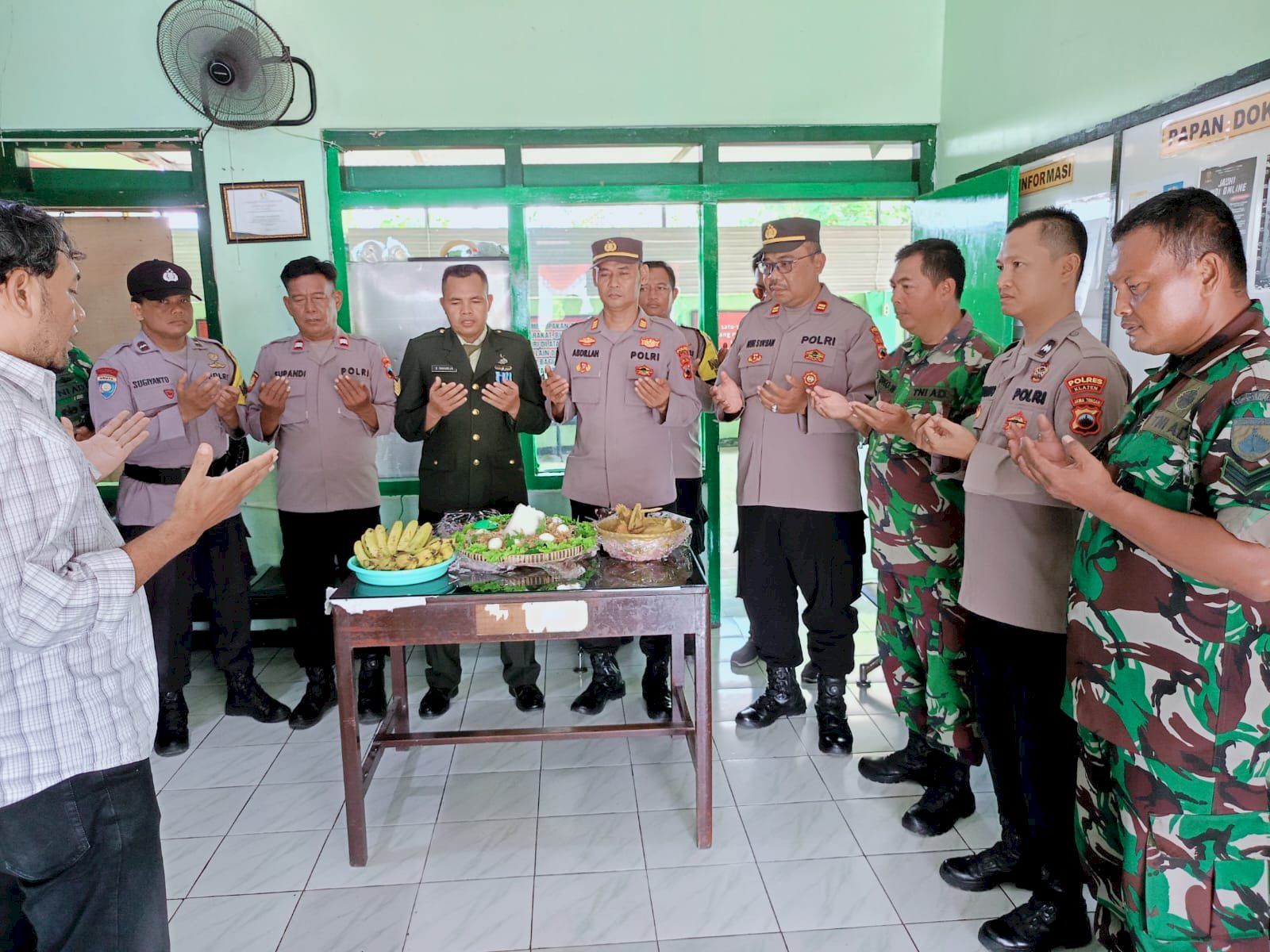 SINERGITAS MUSPIKA POLANHARJO RAYAKAN HUT TNI KE-79 BERSILATURAHMI KE KORAMIL POLANHARJO