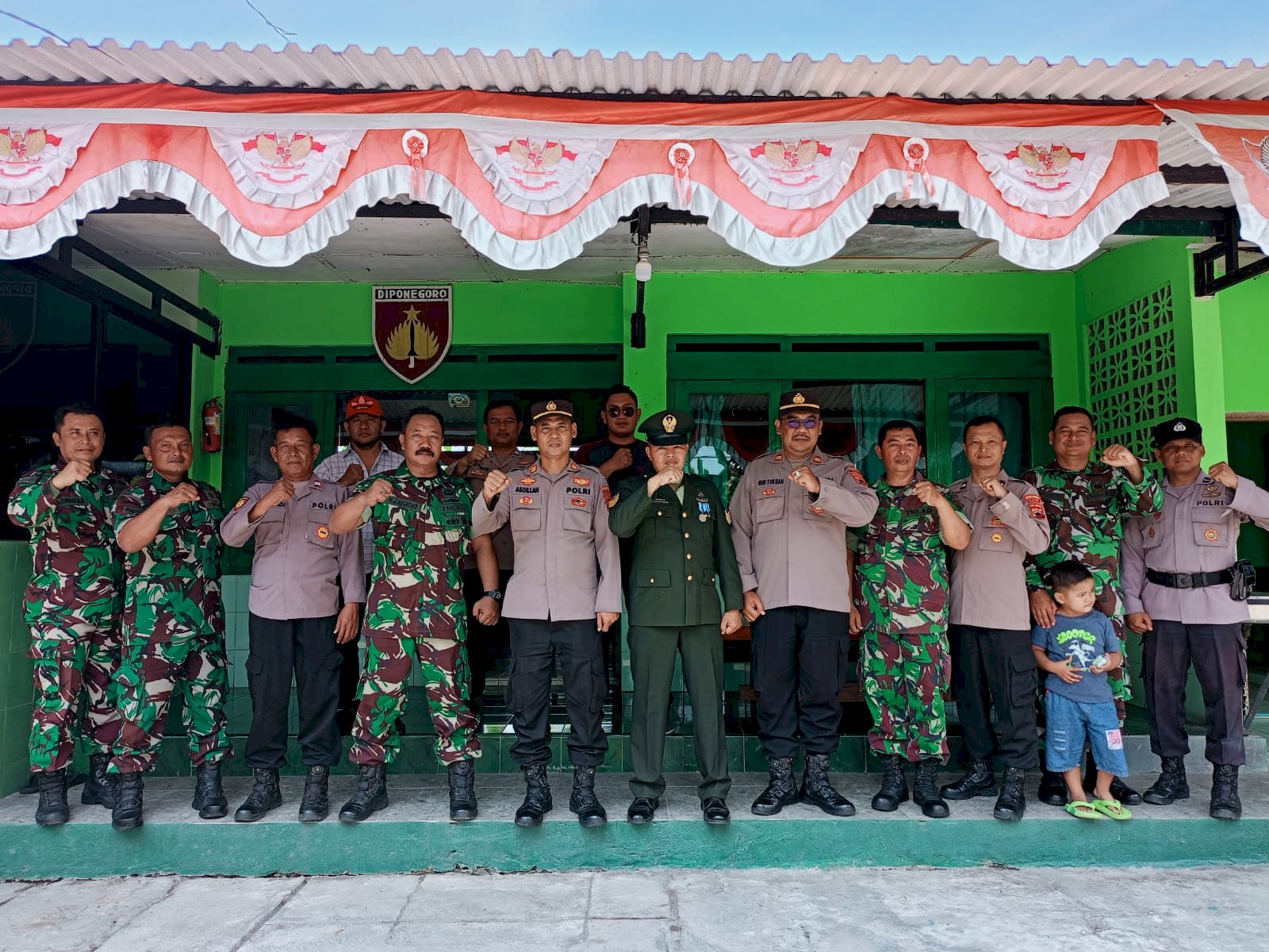 SINERGITAS MUSPIKA POLANHARJO RAYAKAN HUT TNI KE-79 BERSILATURAHMI KE KORAMIL POLANHARJO