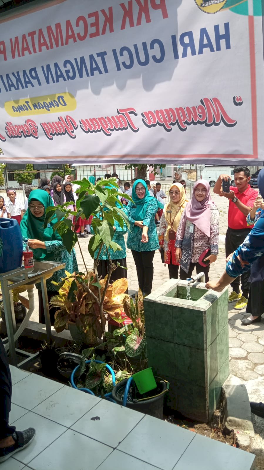 PERINGATAN HARI CUCI TANGAN SEDUNIA POLANHARJO GERAKAN SERENTAK  ( GERTAK ) CUCI TANGAN PAKAI SABUN