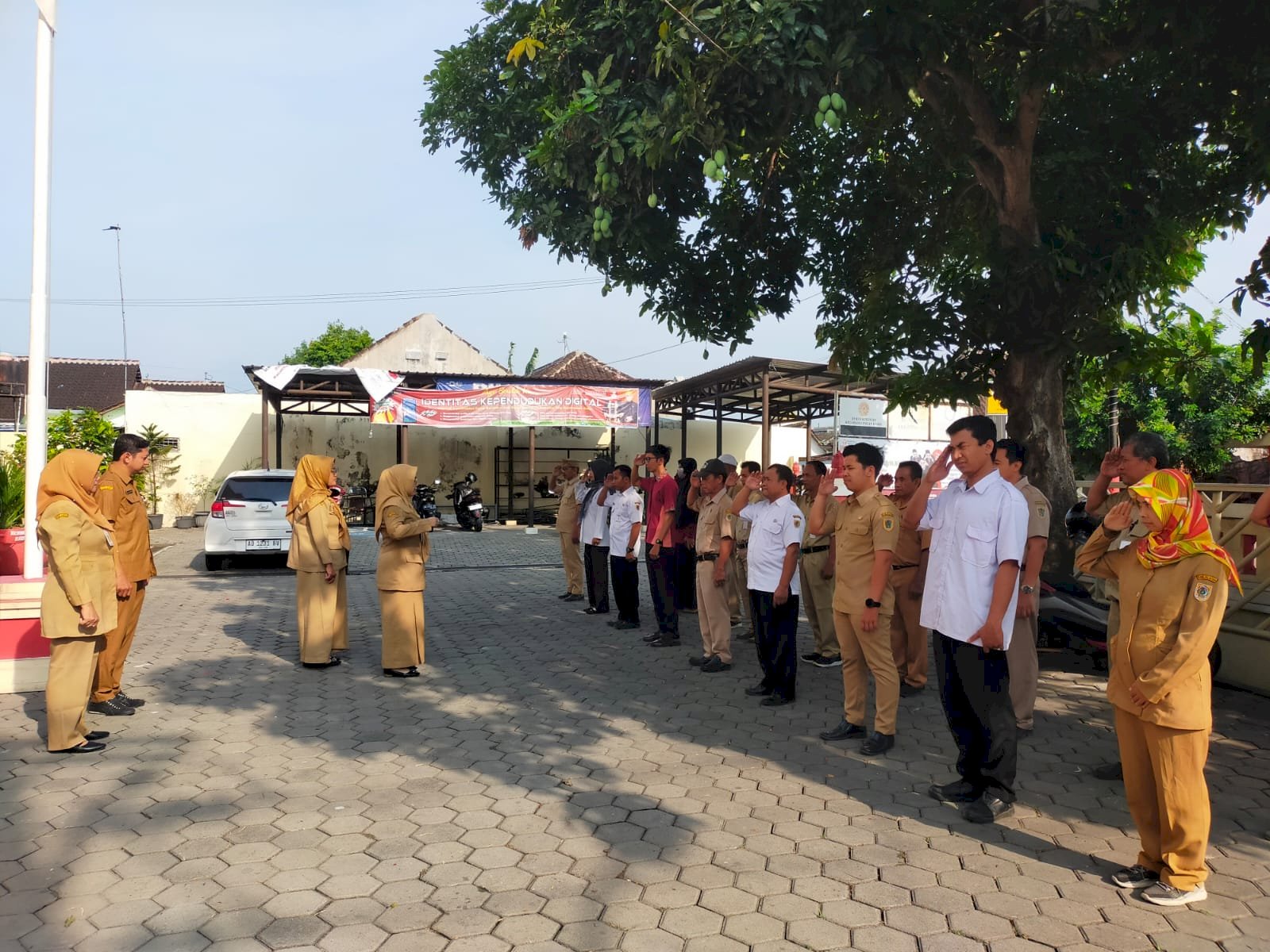 KEGIATAN APEL RUTIN KECAMATAN POLANHARJO