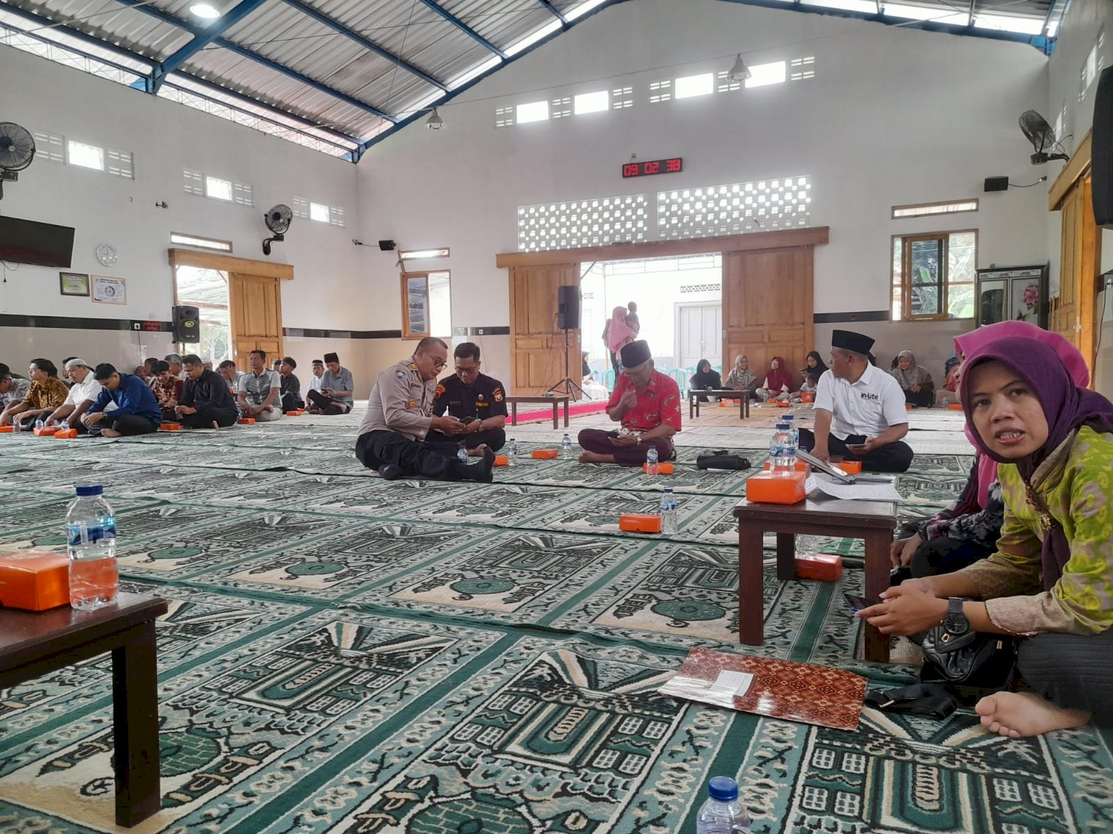 JUMAT CURHAT KAPOLRES KLATEN  BERSAMA WARGA MASYARAKAT POLANHARJO