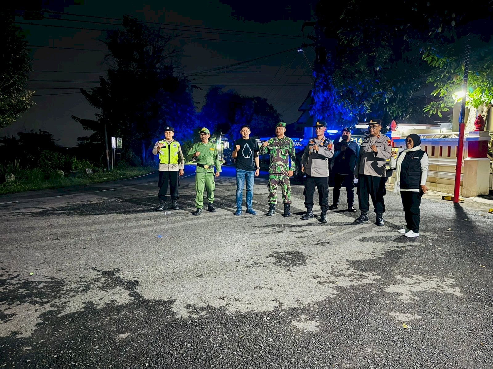 PIKET PENGAMANAN LOGISTIK JELANG PILKADA SERENTAK DI KECAMATAN POLANHARJO 