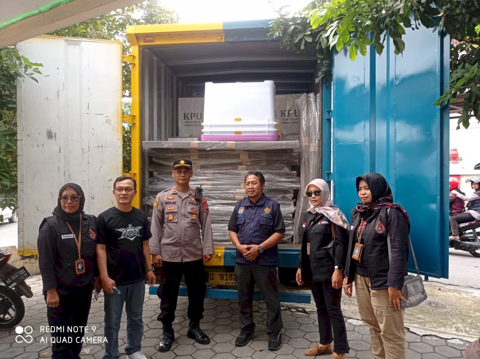 PIKET PENGAMANAN LOGISTIK JELANG PILKADA SERENTAK DI KECAMATAN POLANHARJO 