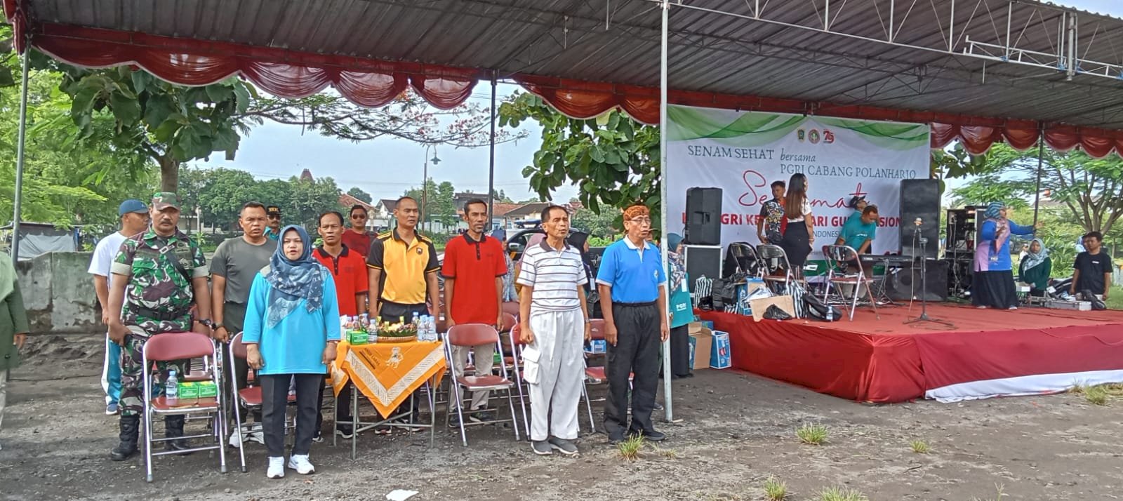 PERINGATAN HUT PGRI DAN HARI GURU TAHUN 2024  KECAMATAN POLANARJO ADAKAN SENAM BERSAMA 