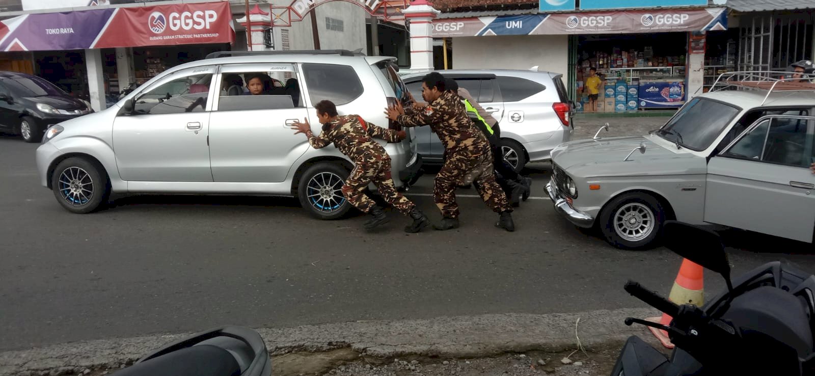 SAMBUT NATARU KECAMATAN POLANHARJO   DIRIKAN POSKO