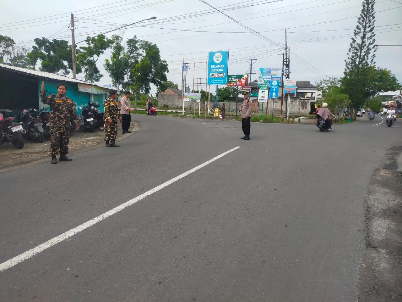 POSKO NATARU POLANHARJO   MEMBANTU KELANCARAN ARUS LALU LINTAS