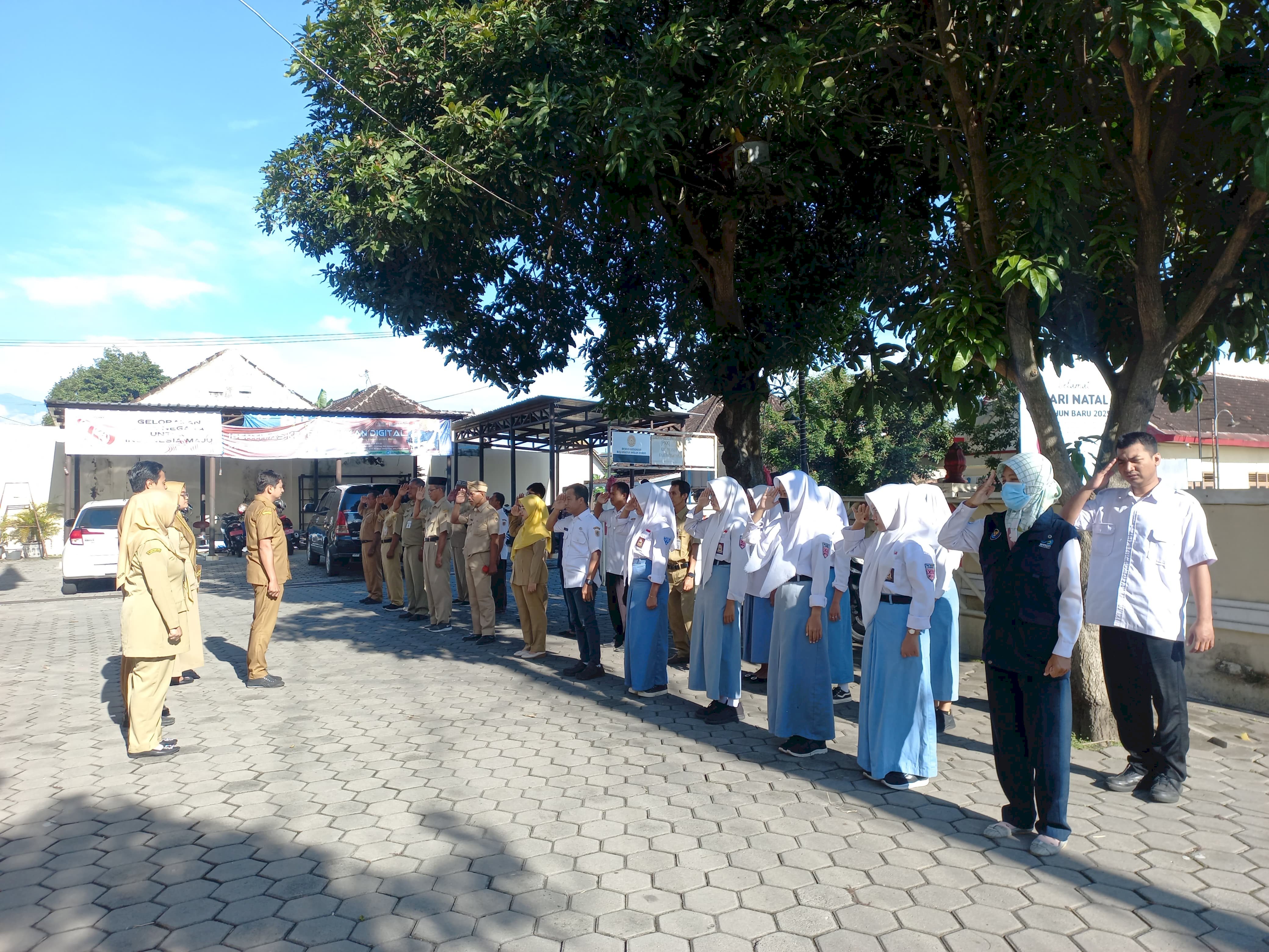 APEL PAGI SEBAGAI SARANA KOMUNIKASI DENGAN PEGAWAI KECAMATAN POLANHARJO