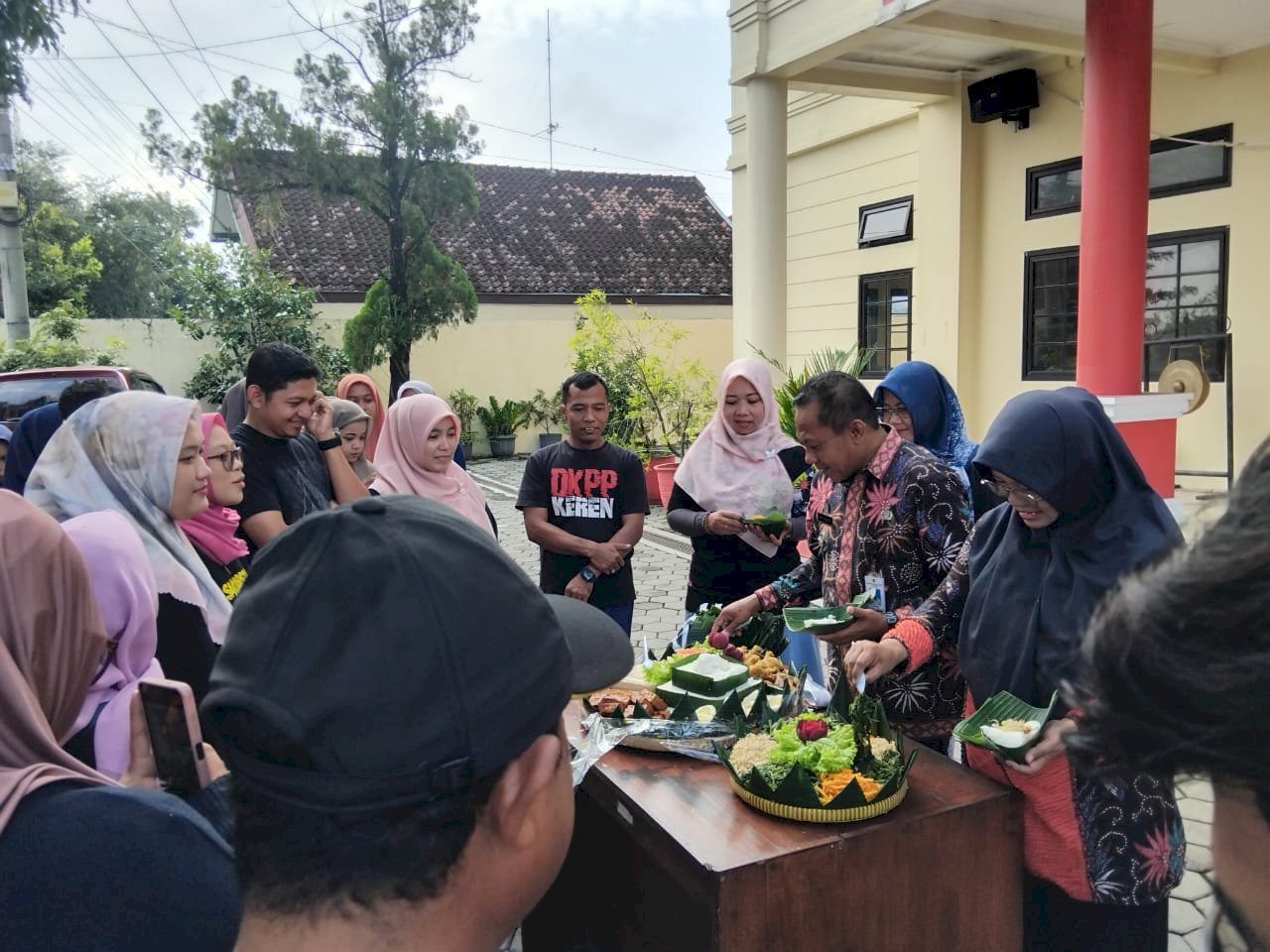 Camat Polanharjo Bersama Pejabat Struktural  dan Staf di Lingkungan Kantor Kecamatan Polanharjo Gelar Syukuran Atas Dilantiknya Camat Polanharjo