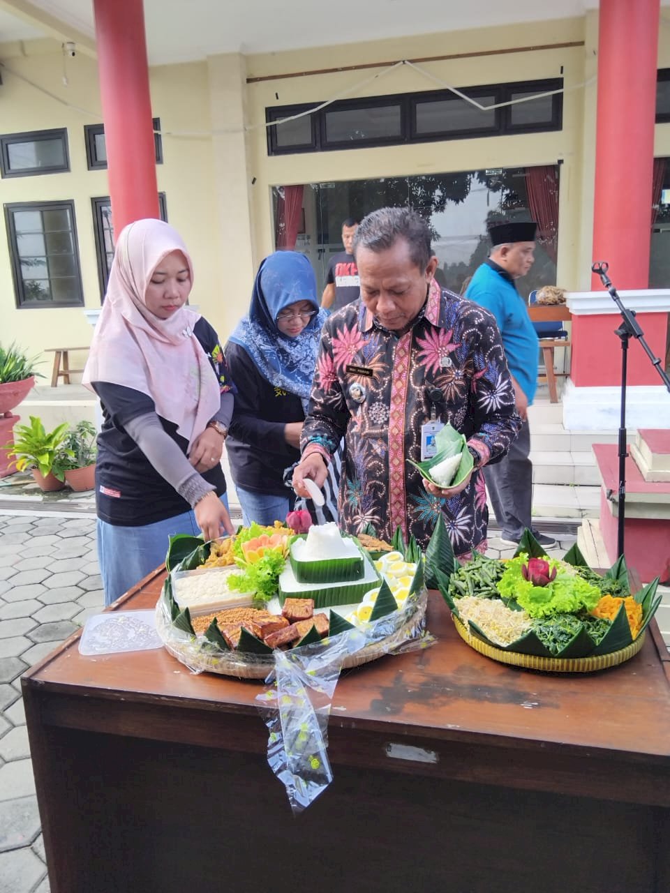 Camat Polanharjo Bersama Pejabat Struktural  dan Staf di Lingkungan Kantor Kecamatan Polanharjo Gelar Syukuran Atas Dilantiknya Camat Polanharjo