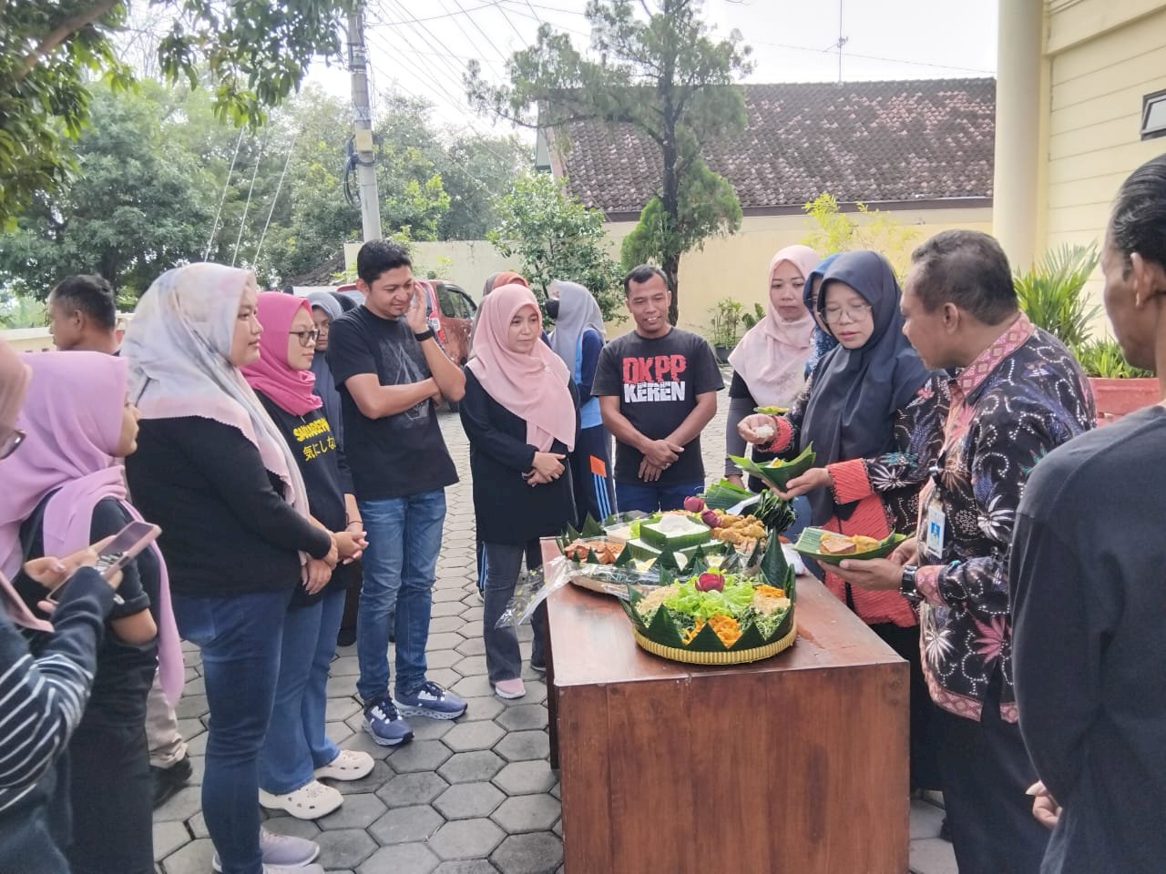 Camat Polanharjo Bersama Pejabat Struktural  dan Staf di Lingkungan Kantor Kecamatan Polanharjo Gelar Syukuran Atas Dilantiknya Camat Polanharjo
