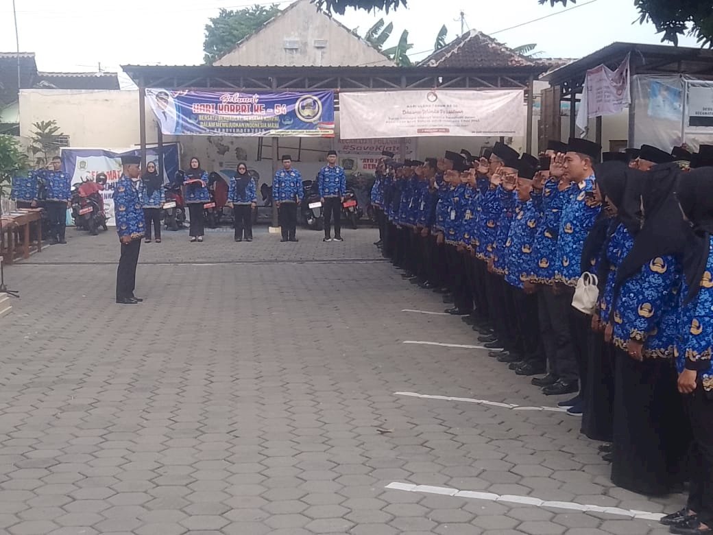 Upacara Peringatan HUT Ke- 54 Tahun KORPRI Tahun 2025 Tingkat Kecamatan Polanharjo dilanjutkan Penyampaian Penghargaan
