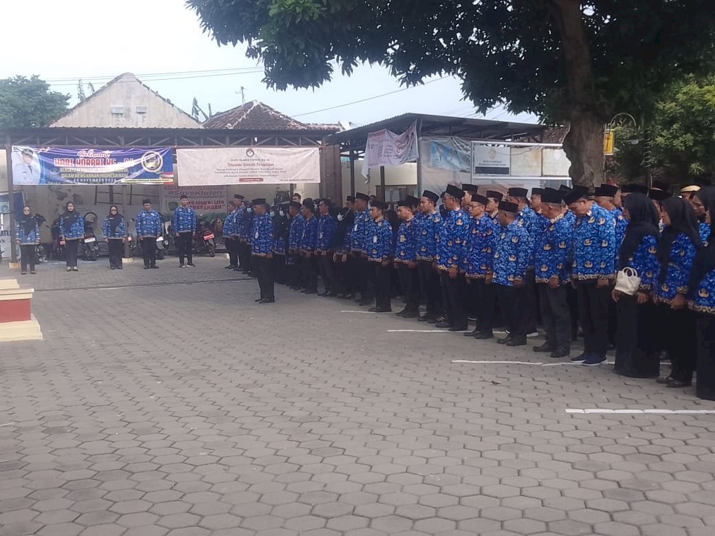 Upacara Peringatan HUT Ke- 54 Tahun KORPRI Tahun 2025 Tingkat Kecamatan Polanharjo dilanjutkan Penyampaian Penghargaan