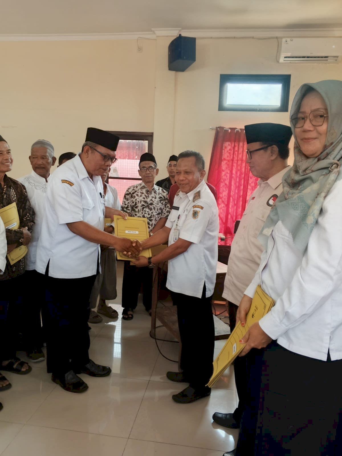 Camat Polanharjo Serahkan SK Pengurus PKUB Kecamatan dan Desa Masa Bakti 3 Tahun (2025-2028)