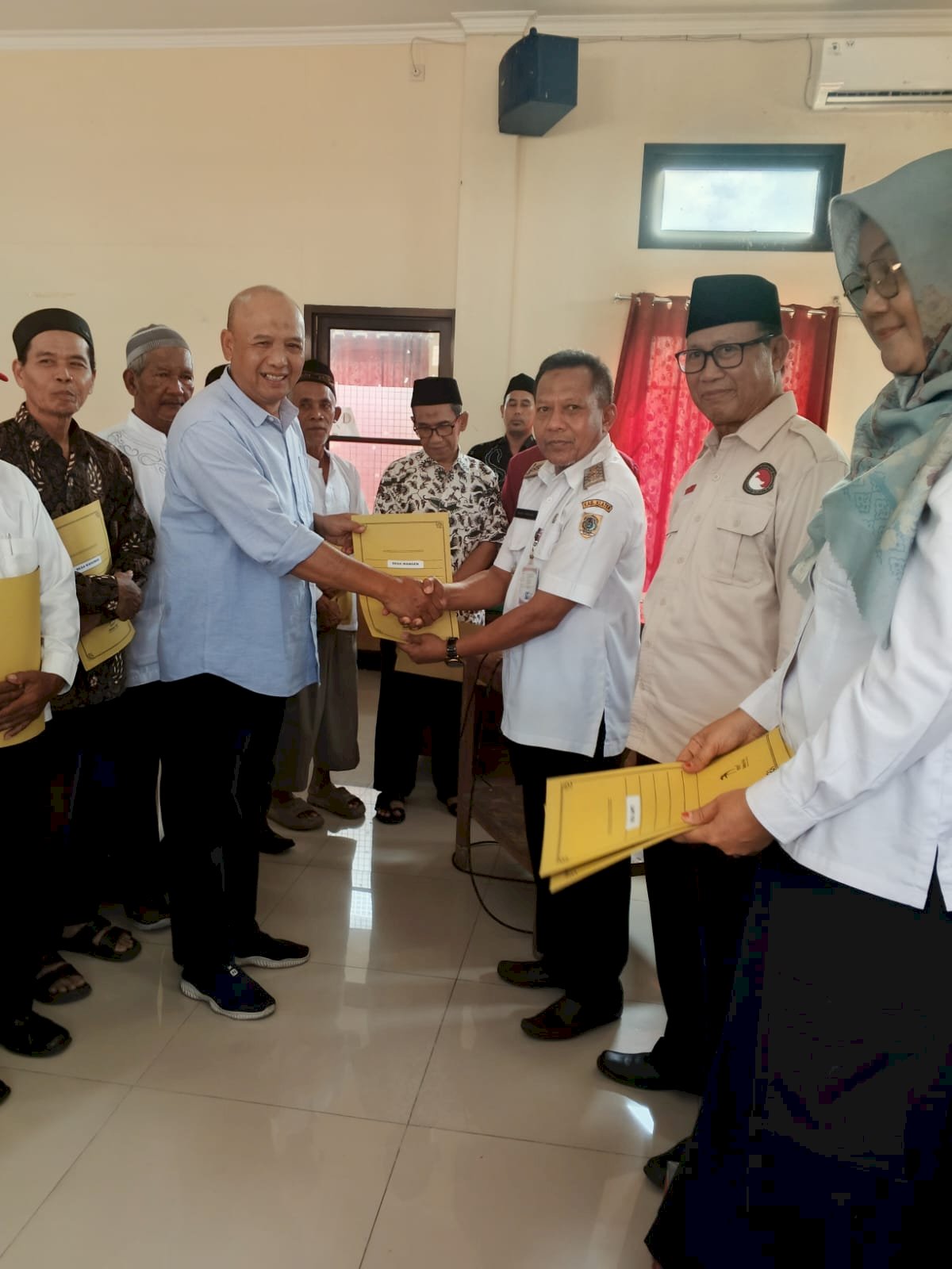 Camat Polanharjo Serahkan SK Pengurus PKUB Kecamatan dan Desa Masa Bakti 3 Tahun (2025-2028)