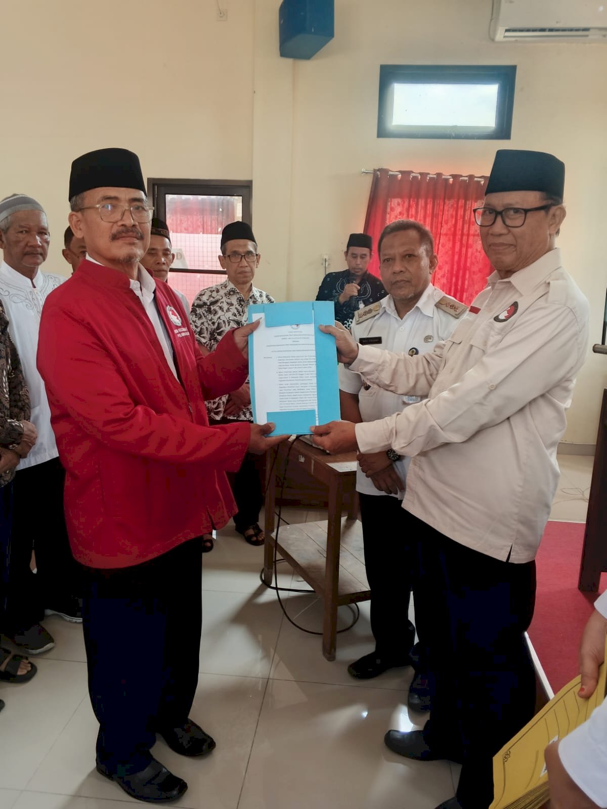 Camat Polanharjo Serahkan SK Pengurus PKUB Kecamatan dan Desa Masa Bakti 3 Tahun (2025-2028)