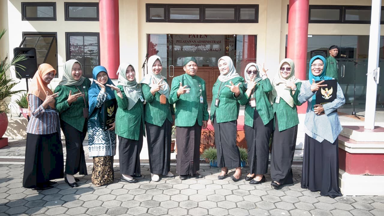 Nuansa Emansipasi di Polanharjo: Karyawati Kecamatan Sukses Jabat Seluruh Petugas Upacara Hari Kartini Tahun 2026